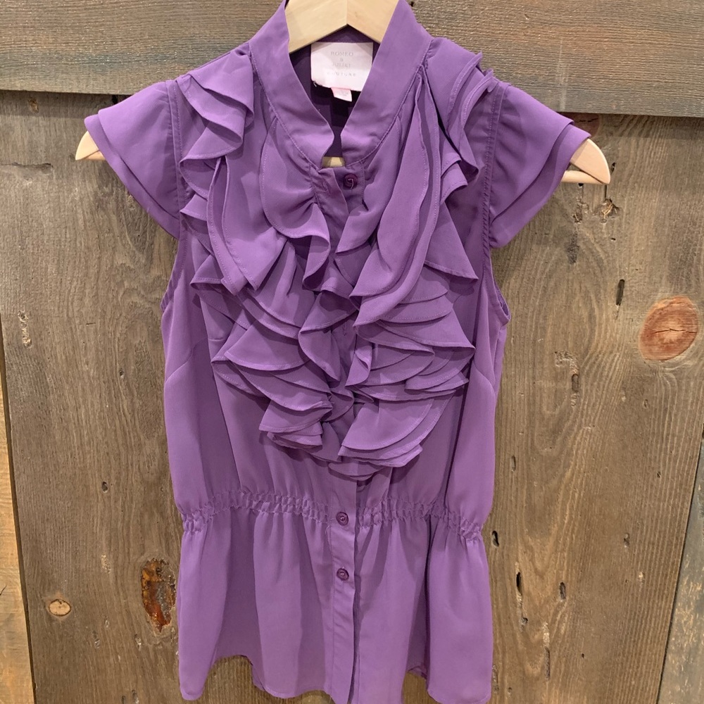 Romeo & Juliet purple ruffle top size Small